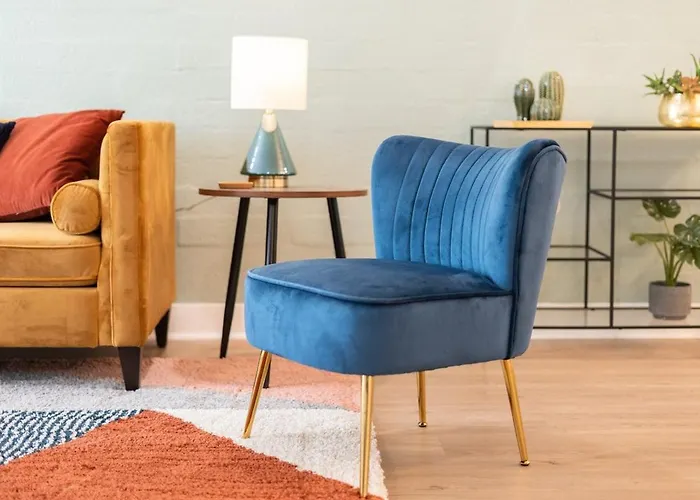 Apartment Mid-century With Pool Is Walkable To Old Town And Mall