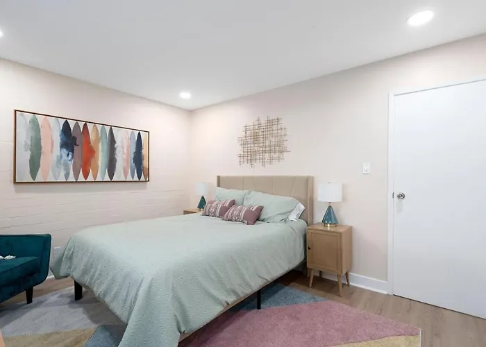 Mid-century With Pool Is Walkable To Old Town And Mall *