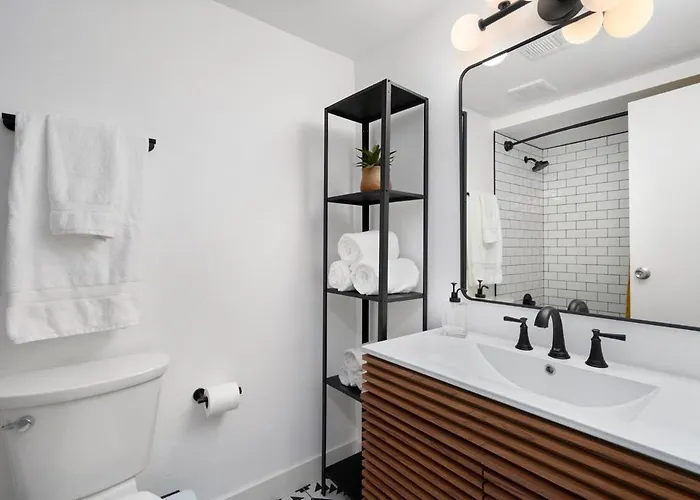 Mid-century With Pool Is Walkable To Old Town And Mall *