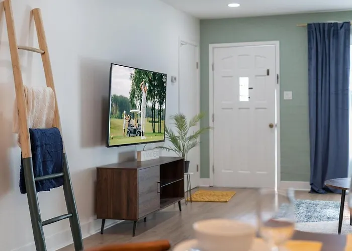 Apartment Mid-century With Pool Is Walkable To Old Town And Mall *