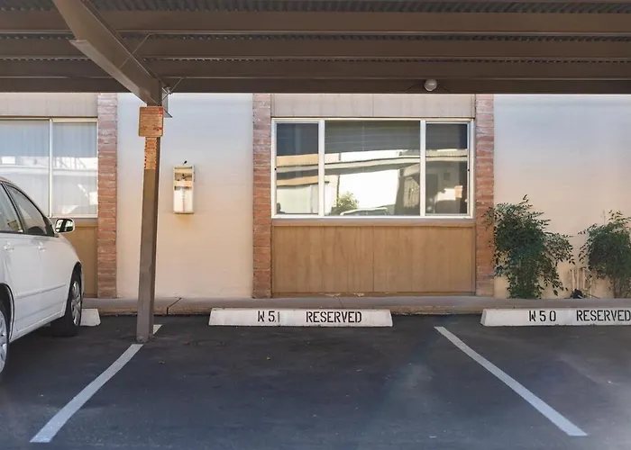 Mid-century With Pool Is Walkable To Old Town And Mall *