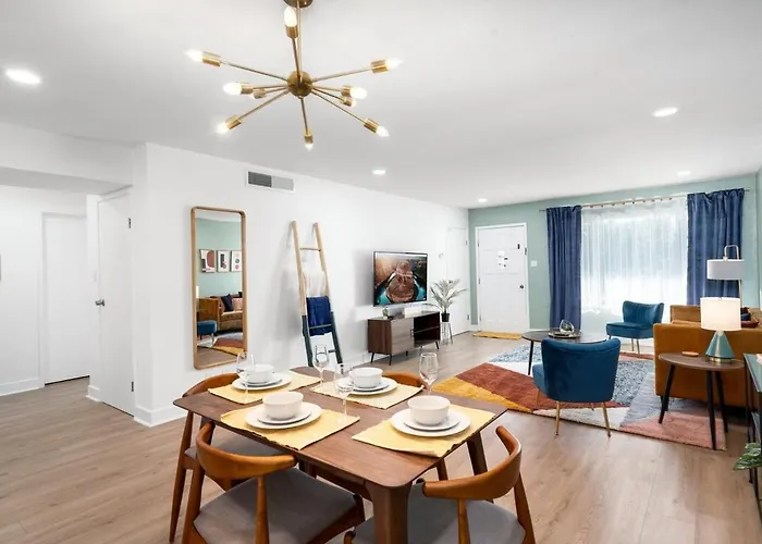 Apartment Mid-century With Pool Is Walkable To Old Town And Mall *
