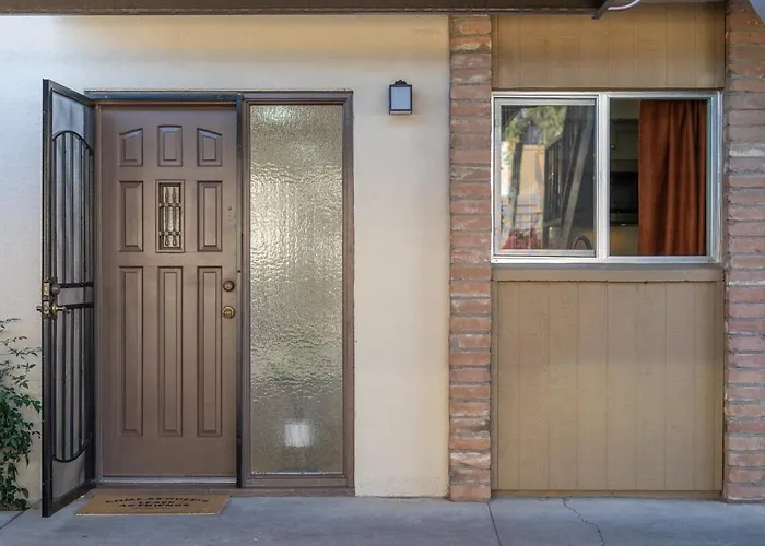 Mid-century With Pool Is Walkable To Old Town And Mall Apartment Scottsdale
